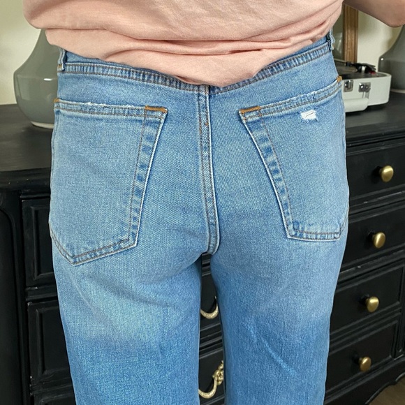 Medium-Wash BEACHY Abercrombie and Fitch jeans Size 25 🌊🌊🌊 NEVER WORN - Picture 8 of 9